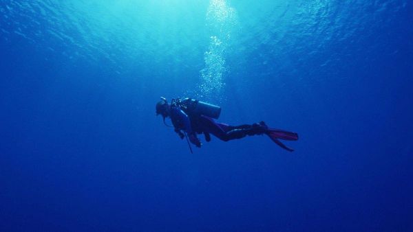 【八丈島 行方不明ダイバーら８人全員救助 】 - Sputnik 日本