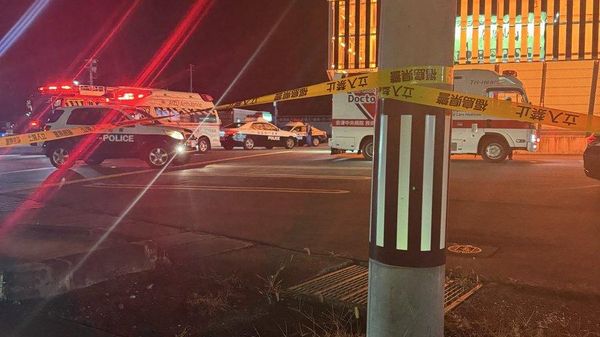 【パチンコ店で立てこもり 容疑者はすでに確保 福島】 30代の男が包丁を持って1人で立てこもった。男は警察官に確保されたが、自身の首を切って負傷し、病院に搬送された。日本メディアが報じている。 - Sputnik 日本