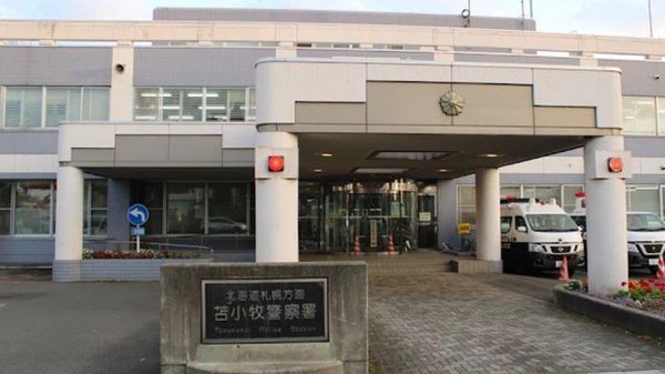 【大型トラックのタイヤ交換中に破裂して作業員が死亡、破裂の威力は手りゅう弾に匹敵との指摘も】 - Sputnik 日本