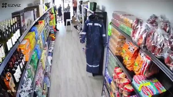 【パナマの店員、身を挺してお酒を救う】 - Sputnik 日本