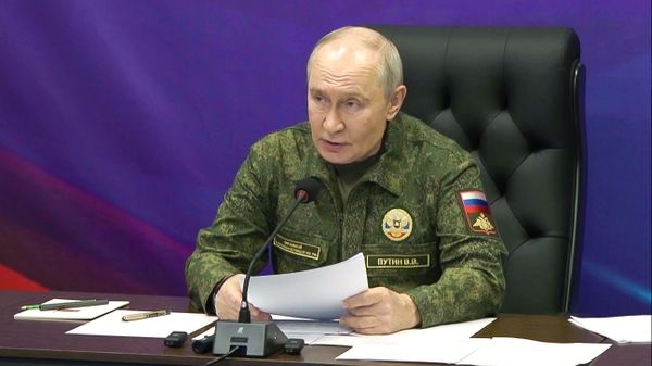 Президент Владимир Путин посетил вспомогательный пункт управления объединенной группировки войск - Sputnik 日本