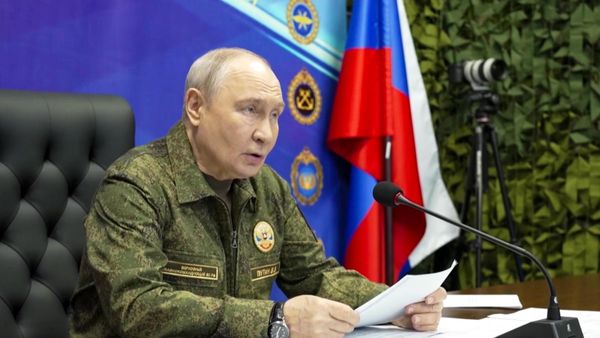 Президент Владимир Путин посетил вспомогательный пункт управления объединенной группировки войск - Sputnik 日本