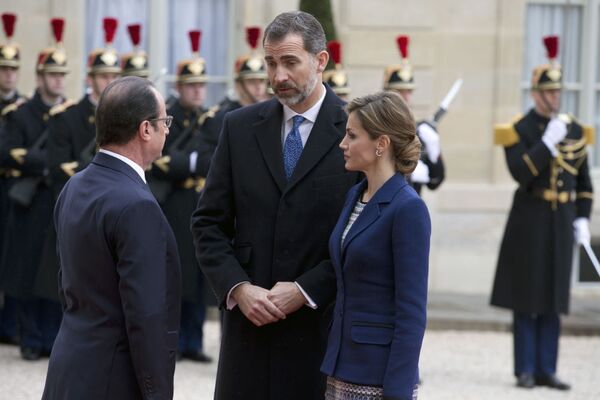 フランスのオランド大統領、スペインのフェリペ6世国王、同レティツィア女王、パリのベルサイユ宮殿にて - Sputnik 日本