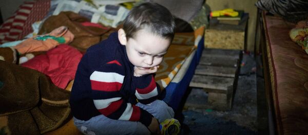 ドネツク、防空壕に隠れるこども ドネツク、防空壕に隠れるこども - Sputnik 日本