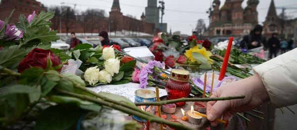 クレムリン脇のネムツォフ記念碑 クレムリン脇のネムツォフ記念碑 - Sputnik 日本