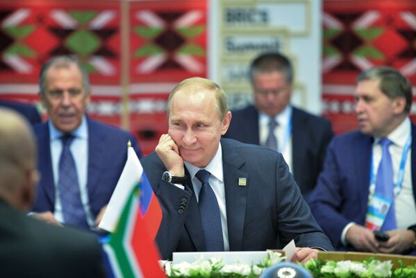 ２０１５年７月９日にロシアのウファで開かれたＢＲＩＣＳ首脳会議の場でのプーチン大統領 - Sputnik 日本