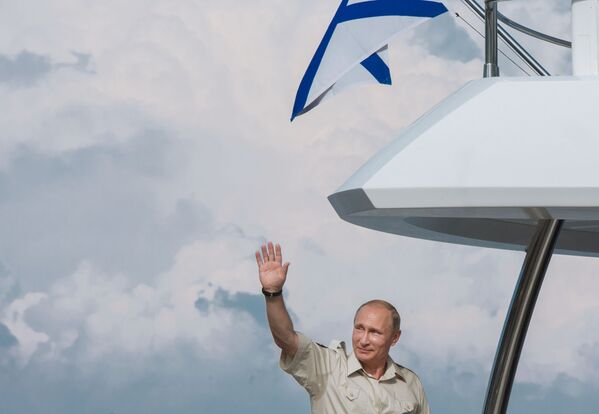 セバストポリでの水中探査を終えた後のプーチン大統領 - Sputnik 日本
