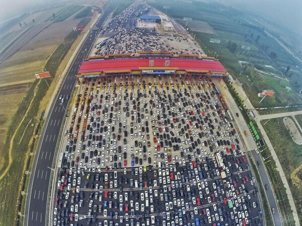 北京へ入る車の渋滞。国慶節の連休が終わった。 - Sputnik 日本