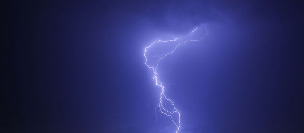 雷 雷 - Sputnik 日本