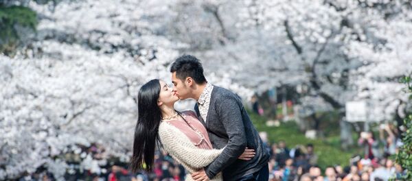 男性と女性がキス 男性と女性がキス - Sputnik 日本