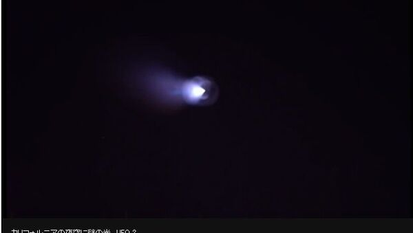 カリフォルニアの夜空に謎の光　UFO？　いえ実は…… - Sputnik 日本