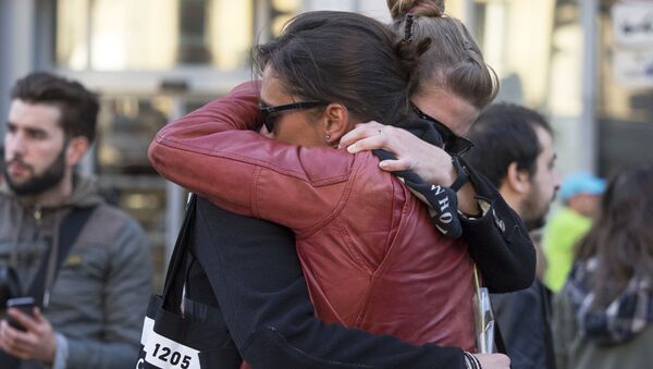 パリのテロ犠牲者、世界中が涙を流している - Sputnik 日本