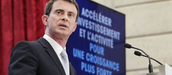 フランスのヴァルス首相、携帯電話で会談中、パリ フランスのヴァルス首相、携帯電話で会談中、パリ - Sputnik 日本