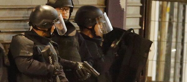 フランス警察の特別作戦中に女性が自爆 フランス警察の特別作戦中に女性が自爆 - Sputnik 日本