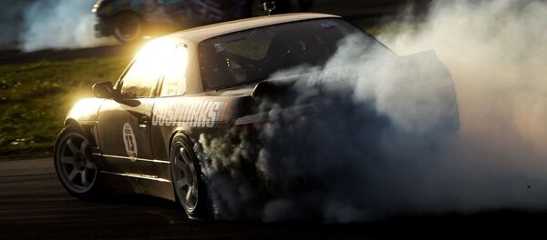 米 エクストリーム・ラリーでタイヤがスリップした車が炎に包まれる【動画】 米 エクストリーム・ラリーでタイヤがスリップした車が炎に包まれる【動画】 - Sputnik 日本