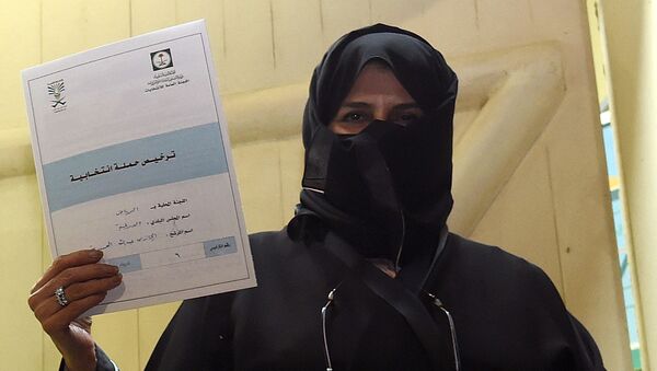 サウジアラビア地方選、女性がはじめて投票 - Sputnik 日本