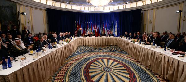 US Secretary of State John Kerry, United Nations secretary general Ban Ki-moon and Russian foreign minister Sergey Lavrov (C) along with other ministers and delegates start a meeting on Syria in New York on December 18, 2015 - Sputnik 日本