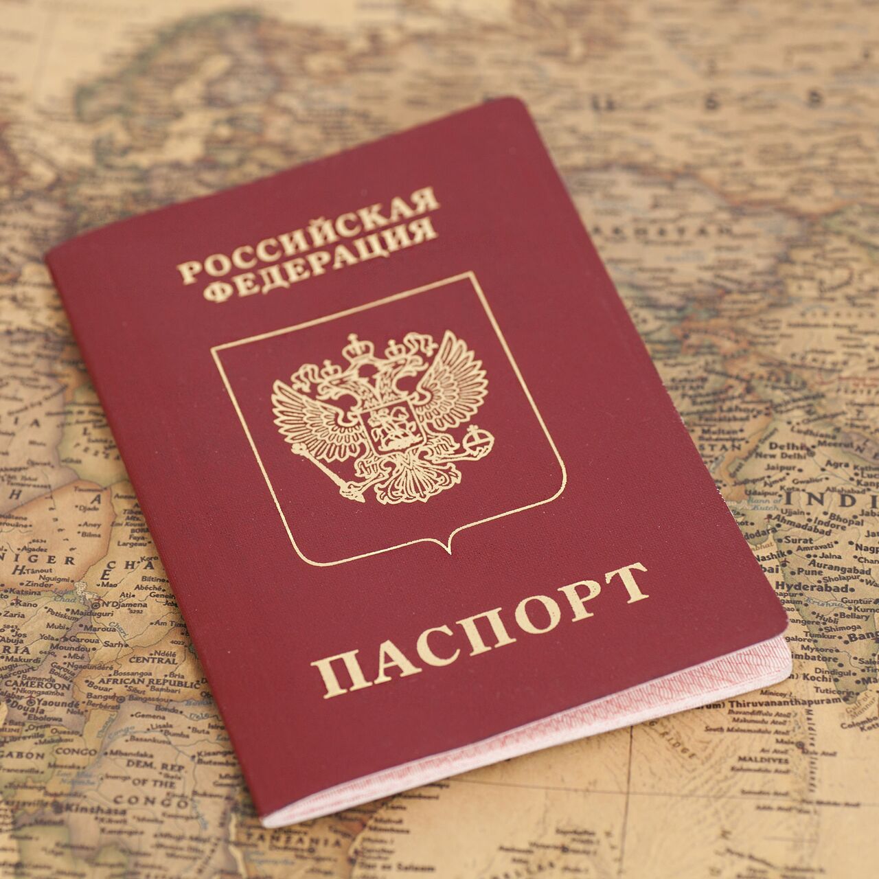 パスポート取得で国家反逆罪？ ロシアのパスポートを持つ