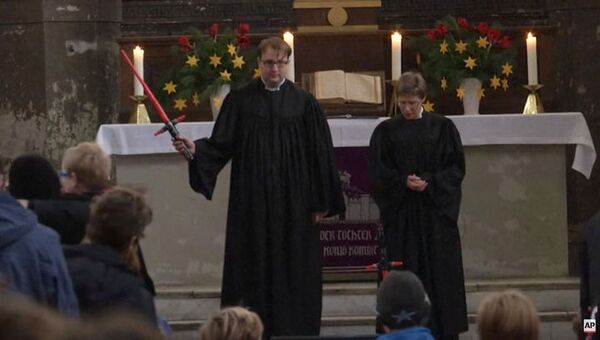 ベルリンの教会で「スター・ウォーズ」をテーマにした礼拝が行われる ベルリンの教会で「スター・ウォーズ」をテーマにした礼拝が行われる - Sputnik 日本