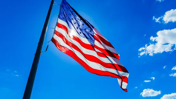 米国