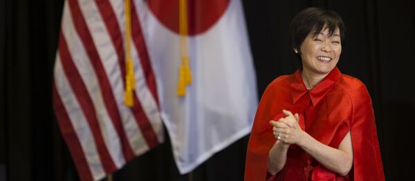 ​昭恵首相夫人は１５日、露日兵士の墓碑を慰霊に訪れる - Sputnik 日本