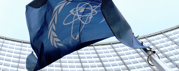 The flag of the International Atomic Energy Agency (IAEA) flies in front of the Vienna headquarters at the Vienna International Center, Friday, March 27, 2009 - Sputnik 日本