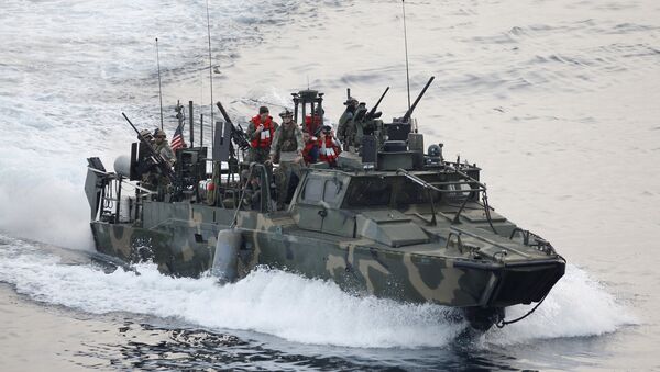イラン、領海侵犯したアメリカ海軍海兵を解放する - Sputnik 日本