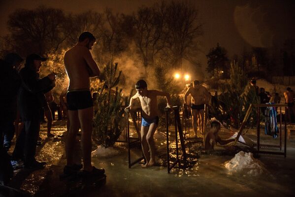 ロシア各地における洗礼祭の沐浴 - Sputnik 日本