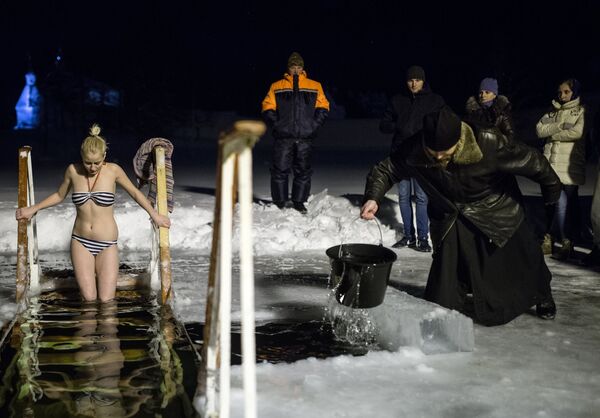 ロシア各地における洗礼祭の沐浴 - Sputnik 日本