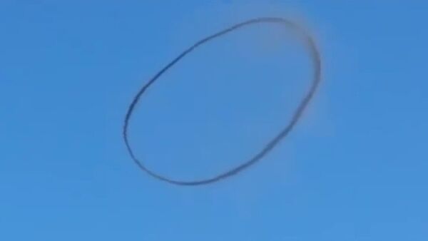 カザフスタン上空を神秘的な黒い輪が飛ぶ - Sputnik 日本