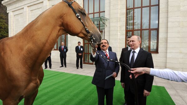 プーチン大統領はバーレーン国王に「黄金の馬」を　国王は大統領に「勝利の刀」を贈る - Sputnik 日本