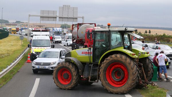 ギリシャ　農業経営者らが緊縮政策に抗議して幹線道路をトラクターで閉鎖 - Sputnik 日本