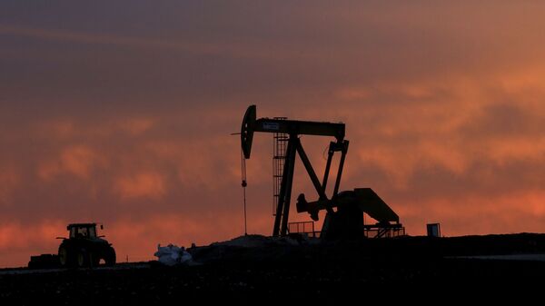 原油の石油価格、世界の地政学的緊張を背景に低下に移行 - Sputnik 日本