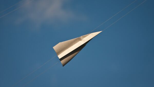 紙飛行機 - Sputnik 日本