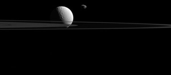 宇宙ぎょうざ　土星の月の新たな画像がSNSを魅了　【写真】 - Sputnik 日本