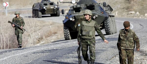 トルコ軍、シリア領のクルド人らを砲撃 トルコ軍、シリア領のクルド人らを砲撃 - Sputnik 日本