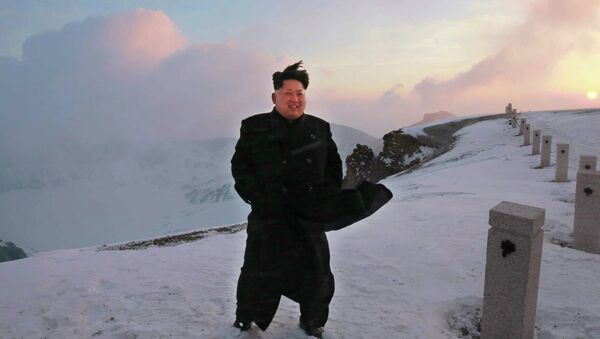 北朝鮮の金正恩第一書記、冠雪した白頭山頂で - Sputnik 日本