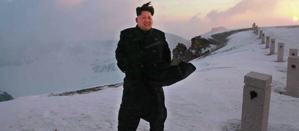 北朝鮮の金正恩第一書記、冠雪した白頭山頂で - Sputnik 日本