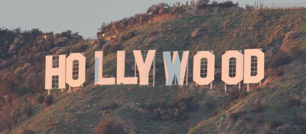「Hollywood」の看板にいたずらした大麻支持者が出頭 【写真】 「Hollywood」の看板にいたずらした大麻支持者が出頭 【写真】 - Sputnik 日本