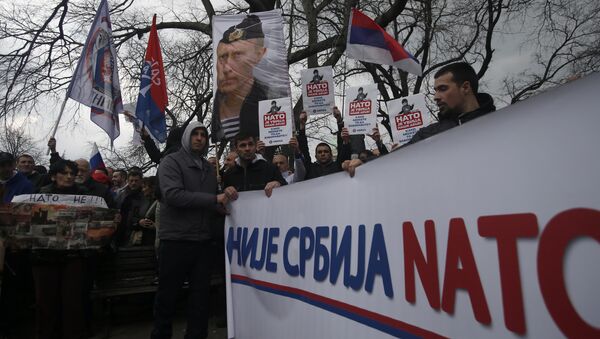 セルビアの首都で反ＮＡＴＯ集会開かれる - Sputnik 日本
