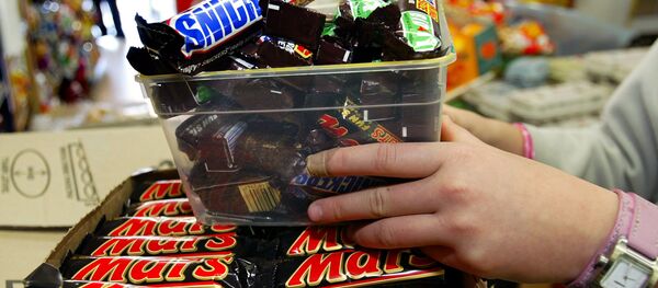チョコレートバー「ミルキーウェイ」にプラスチック片混入で「マース」社が回収へ チョコレートバー「ミルキーウェイ」にプラスチック片混入で「マース」社が回収へ - Sputnik 日本