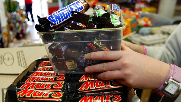 チョコレートバー「ミルキーウェイ」にプラスチック片混入で「マース」社が回収へ - Sputnik 日本