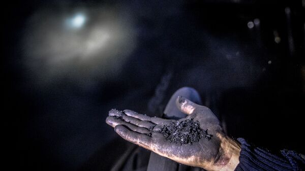 Coal mined at the Glubokaya mine in Shakhtyorsk - Sputnik 日本