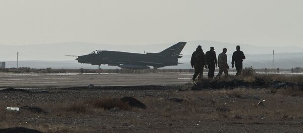 Самолет Су-22 сирийских ВВС на базе Военно-воздушных сил Сирии в провинции Хомс Самолет Су-22 сирийских ВВС на базе Военно-воздушных сил Сирии в провинции Хомс - Sputnik 日本