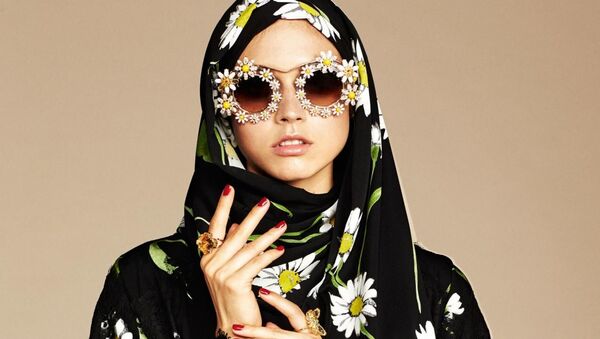 ヒジャブを着たイスラム女性、プレイボーイに初掲載（写真） - Sputnik 日本