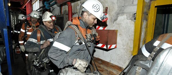 鉱山事故によりコミで3日間の服喪 - Sputnik 日本