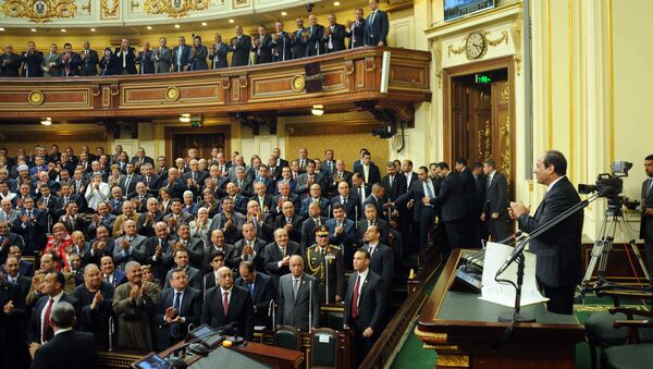 In this photo provided by Egypt's state news agency MENA, Egyptian President Abdel-Fattah el-Sissi, addresses parliament in Cairo, Egypt, Saturday, Feb. 13, 2016 - Sputnik 日本