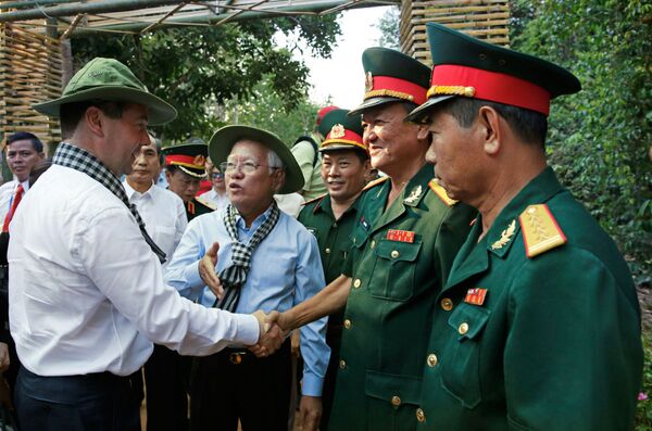ベトナムを訪問したロシアのメドヴェージェフ首相は、１９４５－１９５４年の第１次インドシナ戦争の軍事歴史記念館を訪れた。 - Sputnik 日本