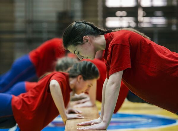 身体訓練中の女性士官候補生 - Sputnik 日本