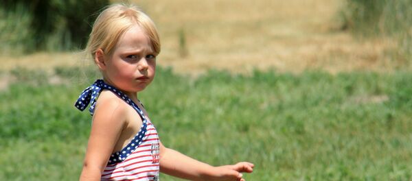 米国、2歳女児がズボンを履く手伝いを求めて警察に通報 - Sputnik 日本